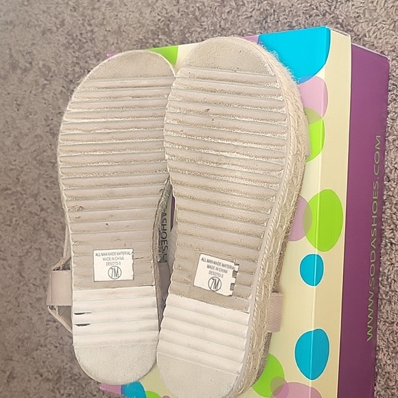 Sandel - Picture 3 of 8